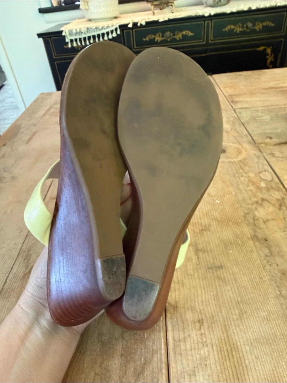 Tory Burch Pale Yellow Leather Thong Sandals with Gold Logo